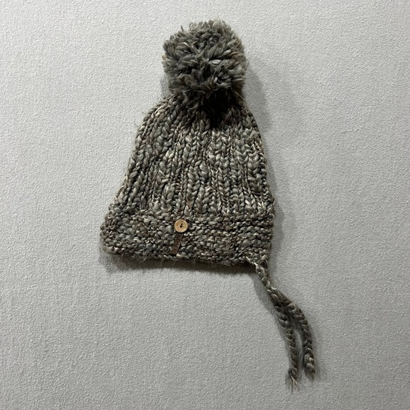 Dakine Knit Pompom Winter Ski Snowboard Warm Soft Beanie Hat One Size - Picture 1 of 5